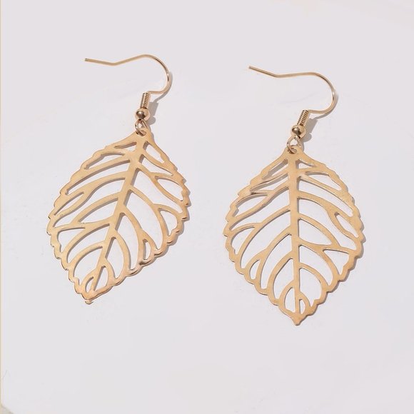 Laser Cut Leaf Dangle Earrings Goldtone  3A2 - Picture 3 of 4